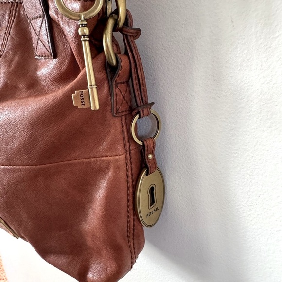 Fossil Explorer Leather Tote Crossbody Bag - Picture 5 of 10